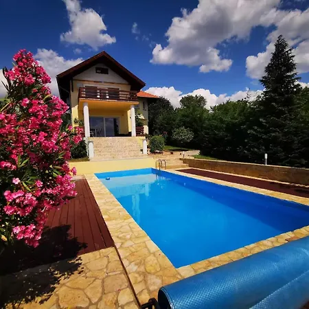 Somlyo Villa *